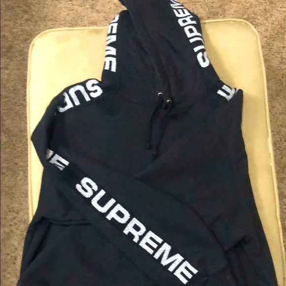 Dropped price - Supreme hoodie - Picture 2 of 5